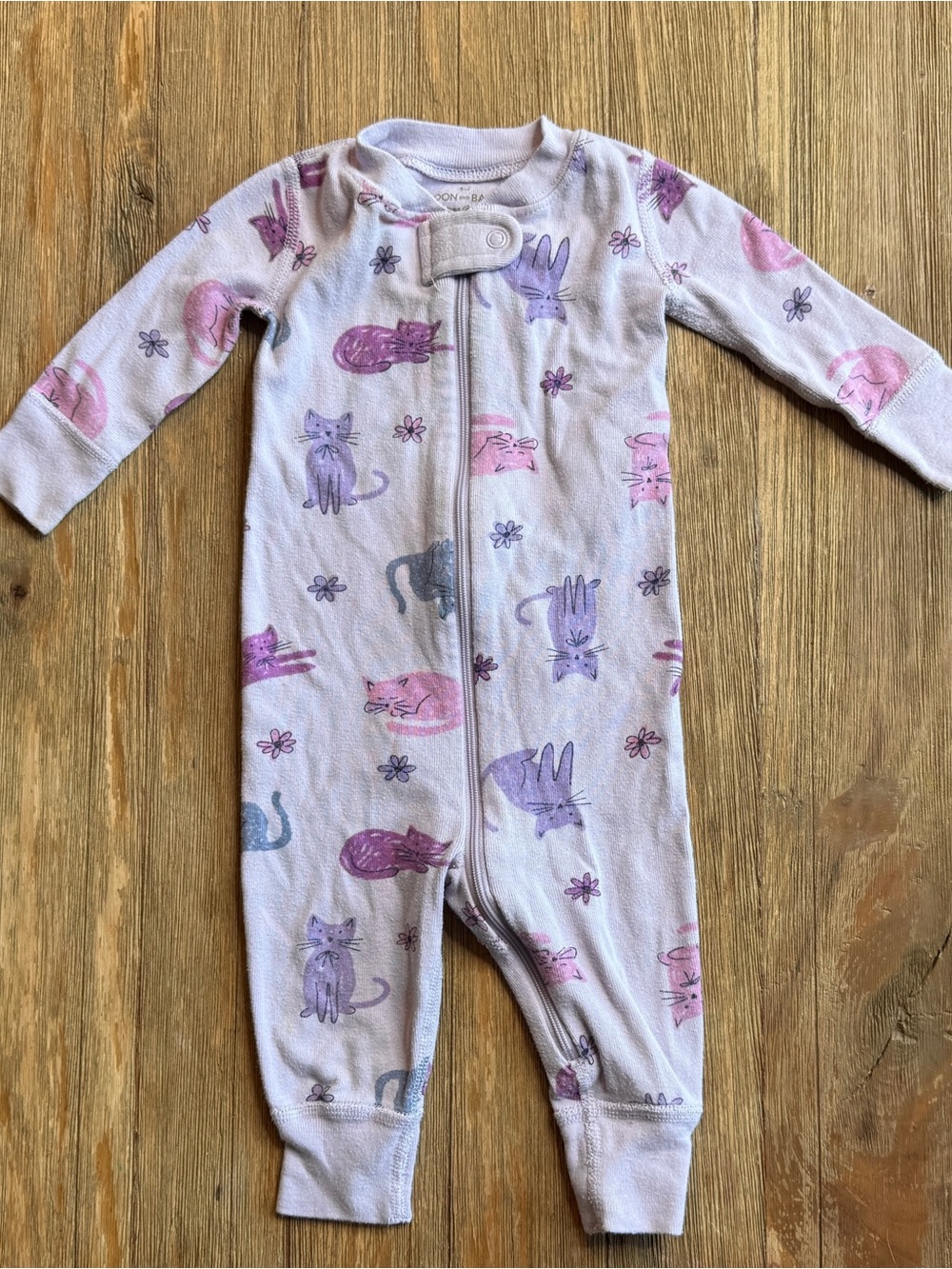 Moon and Back by Hanna Andersson Baby Lavender Cat Print One-Piece Pajamas 0-3m